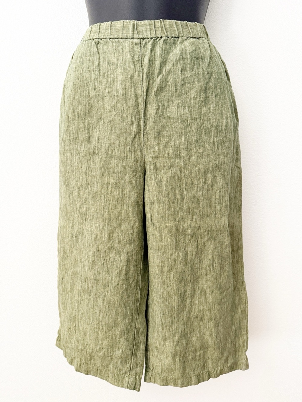 Organic Linen Casual Olive Green Linen-Blend Capri Pants - Picture 3 of 12